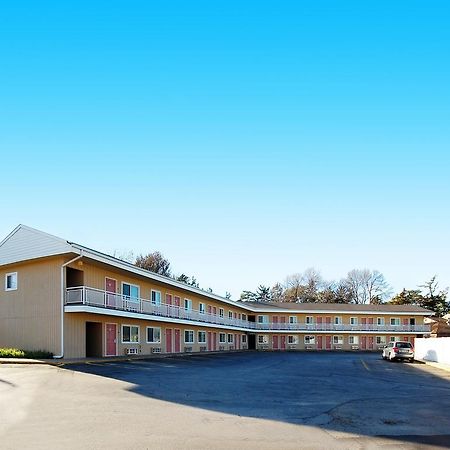 אומהה Rodeway Inn West Dodge מראה חיצוני תמונה