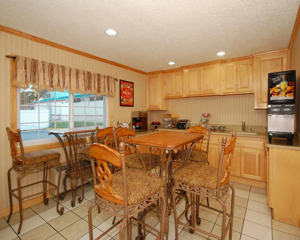 אומהה Rodeway Inn West Dodge מסעדה תמונה