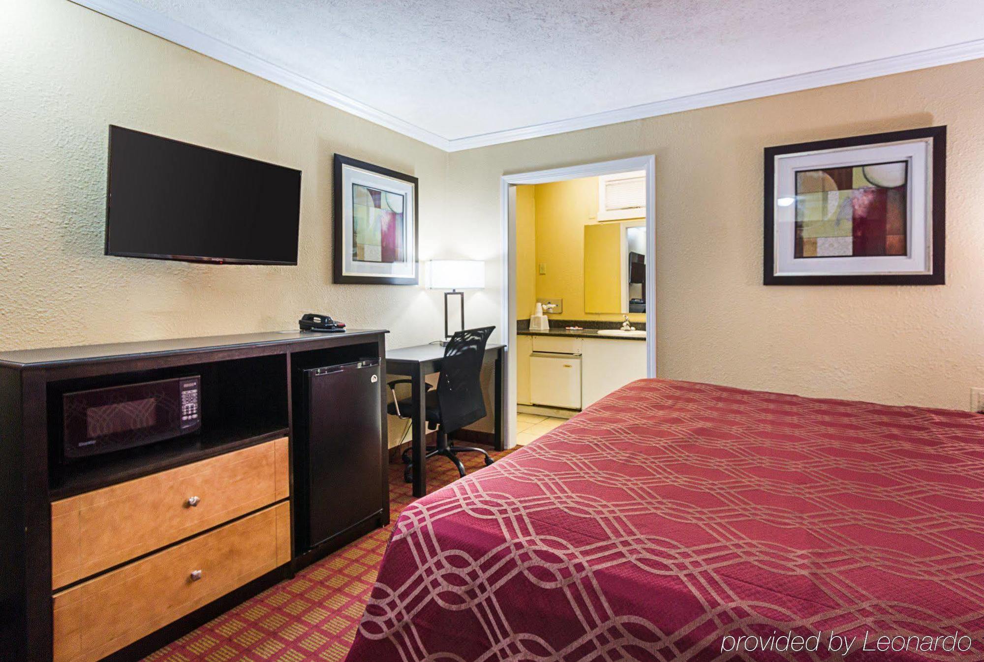 אומהה Rodeway Inn West Dodge מראה חיצוני תמונה