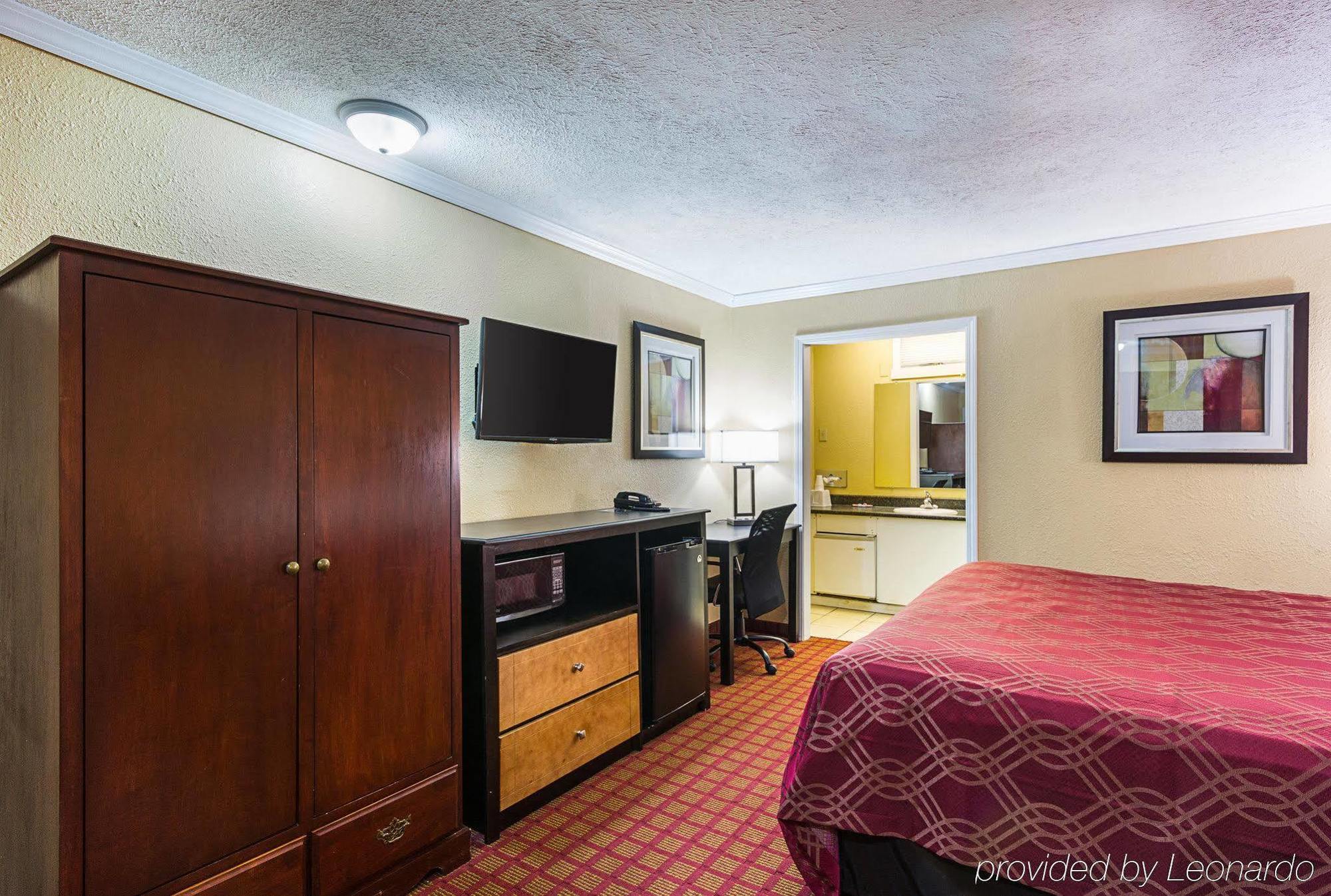 אומהה Rodeway Inn West Dodge מראה חיצוני תמונה