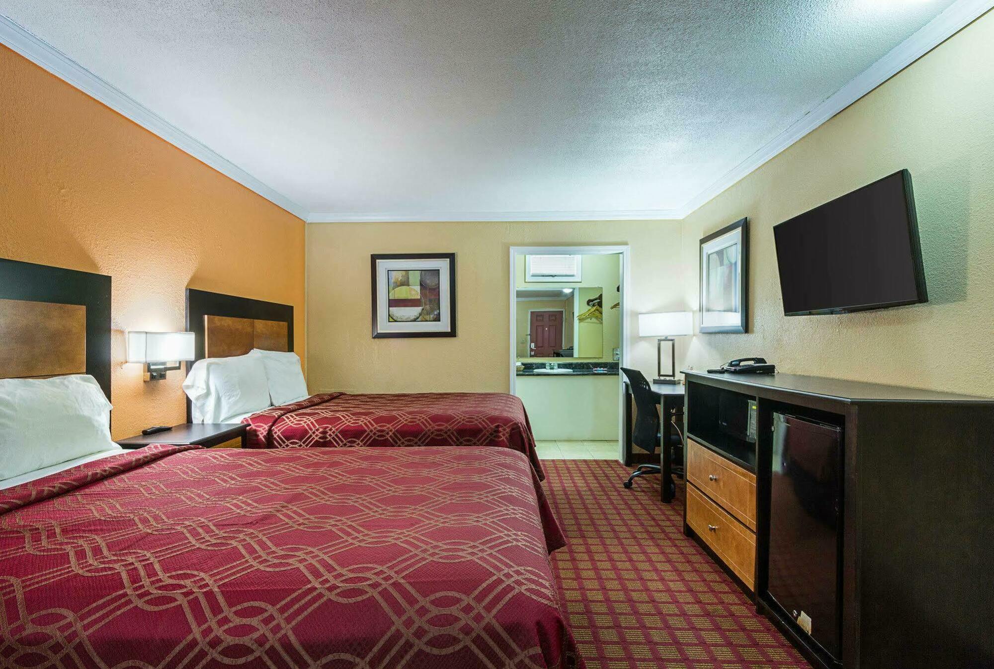 אומהה Rodeway Inn West Dodge מראה חיצוני תמונה
