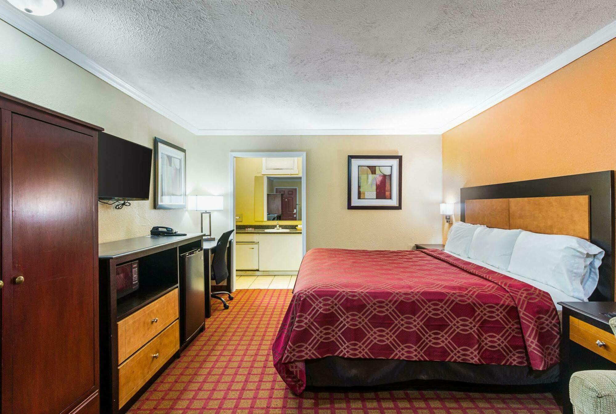 אומהה Rodeway Inn West Dodge מראה חיצוני תמונה