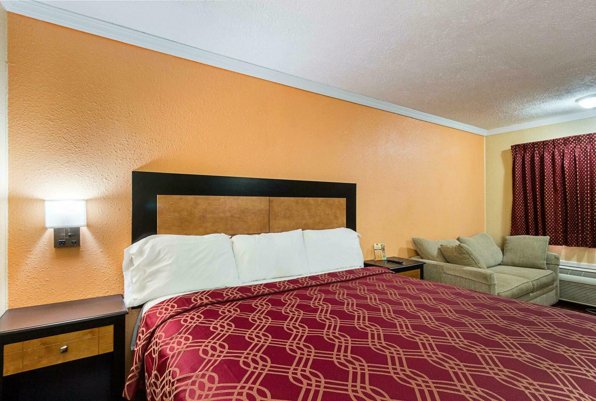 אומהה Rodeway Inn West Dodge מראה חיצוני תמונה