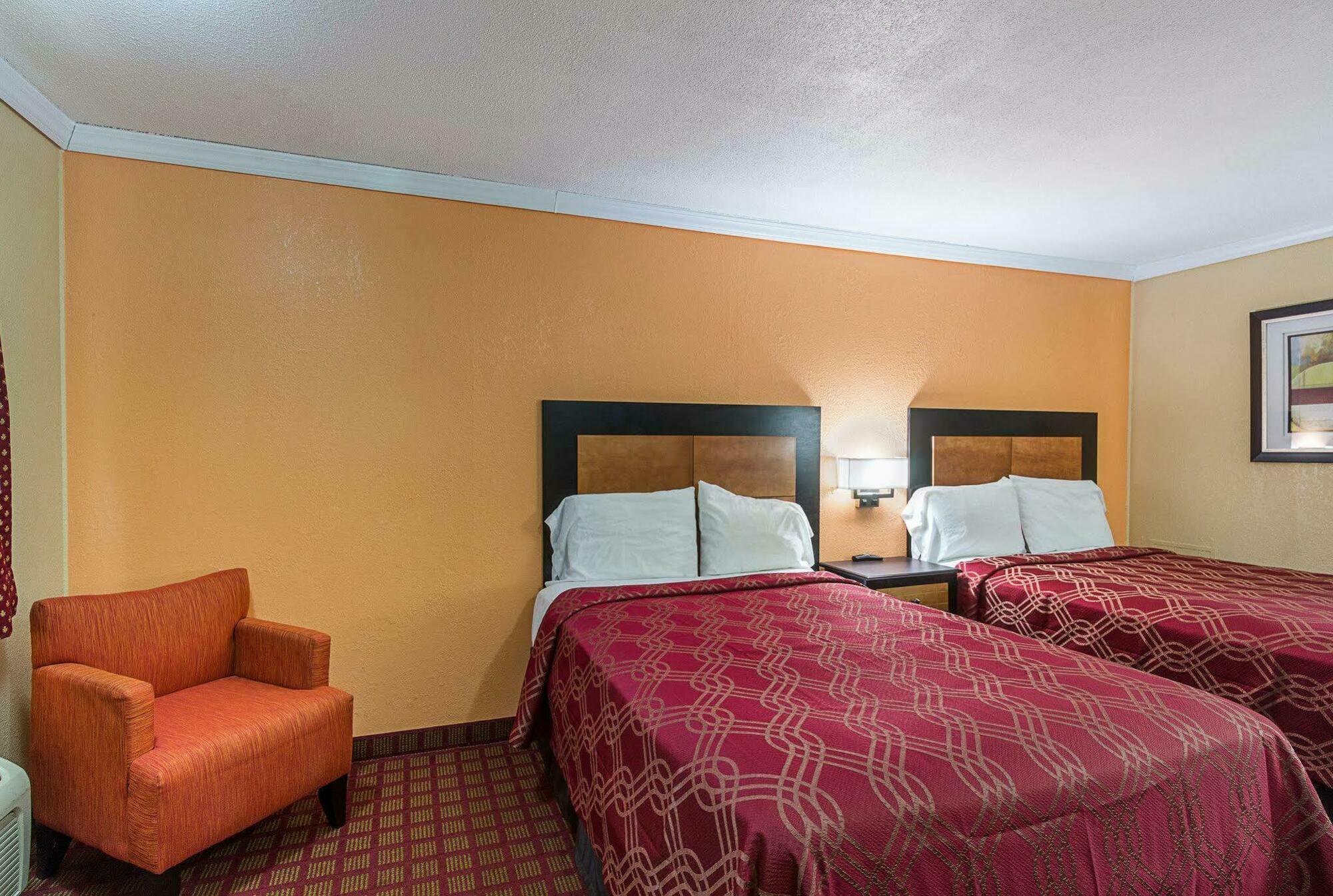 אומהה Rodeway Inn West Dodge מראה חיצוני תמונה